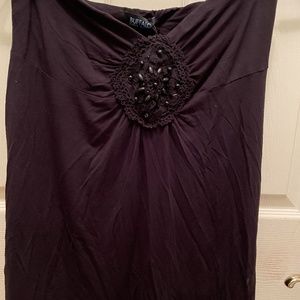 Black sleeveless women’s top.